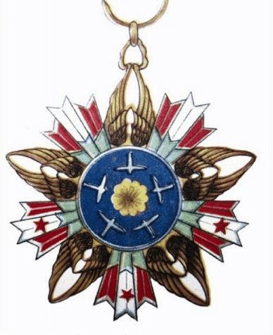 1943年9月, 蒋介石戎装照上六枚勋章名称及代表意义