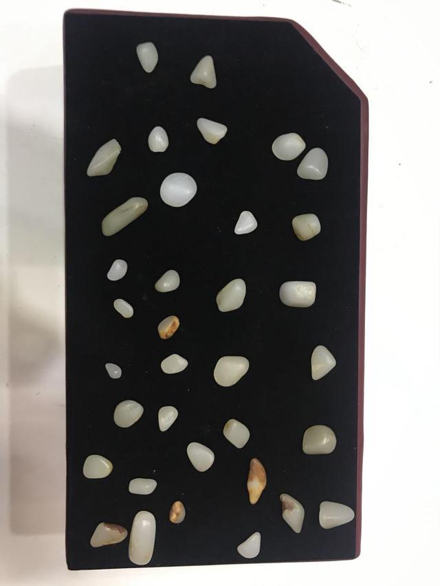 一千元的和田玉被各级商贩加价, 到了购买者手里就是上万了