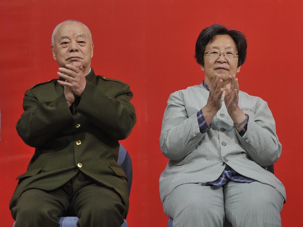 毛主席的八个子孙后代如今怎样了? 两外孙是富豪, 孙子已经是少将