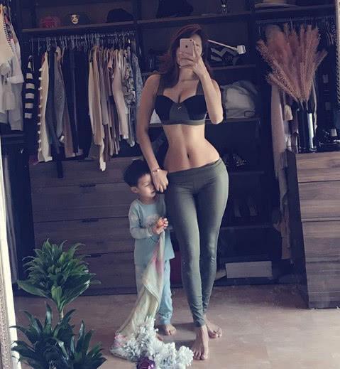 辣妈坚持健身5年, 衣服越变越小, 身材越来越好!