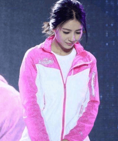 高圆圆真敢穿! 上半身少女, 下半身欲女, 网友: 太羡慕赵又廷了!