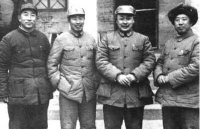 林彪见了他都得叫一声首长, 却没被授衔, 毛主席给了一项特权