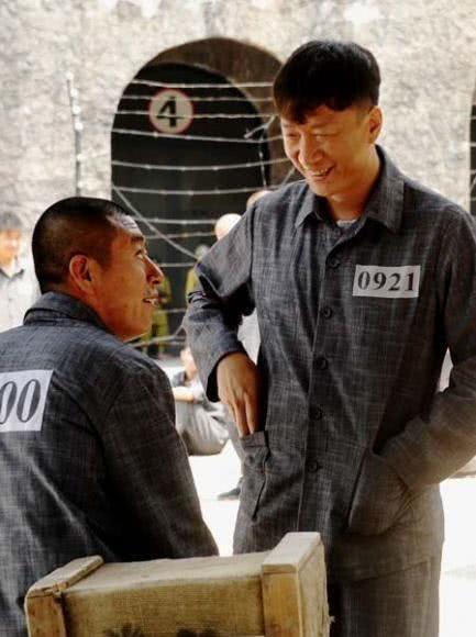 出演孫紅雷的兩個小弟, 如今混的一個天一個地, 網友: 同劇不同命