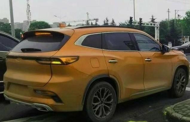 偶遇一辆土豪金的奇瑞轩辕，帅到窒息，仅售11万谁还买领克01