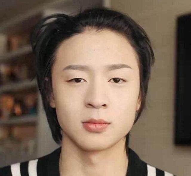 男子扮成“绝色”美女, 走在街上被人狂搭讪, 女朋友都吃醋了!