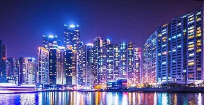 亚洲四小龙现状: 香港新加坡富裕, 而其中一个却成了发达国家!