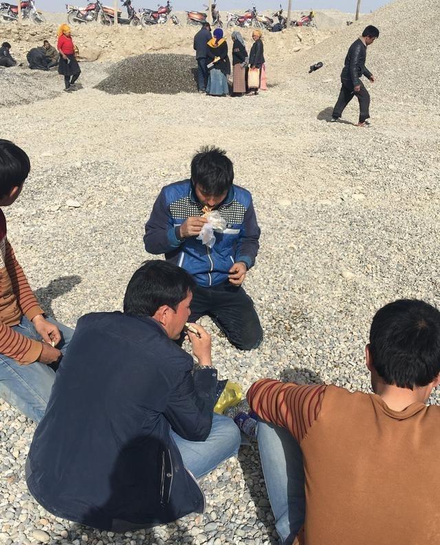 玉变好了这不是作假吗? 刚挖出来的籽料原石都要“处理”一下