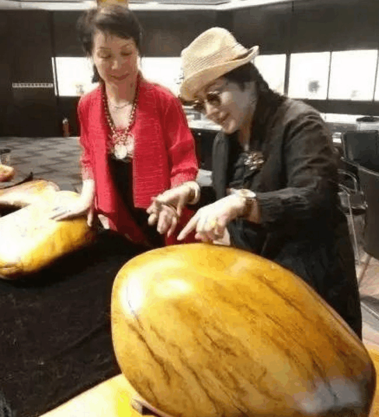 巨无霸和田玉! ! ! 估价8700万