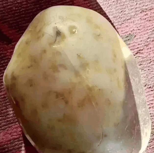 倾家荡产买的这块玉, 居然是水泥做的