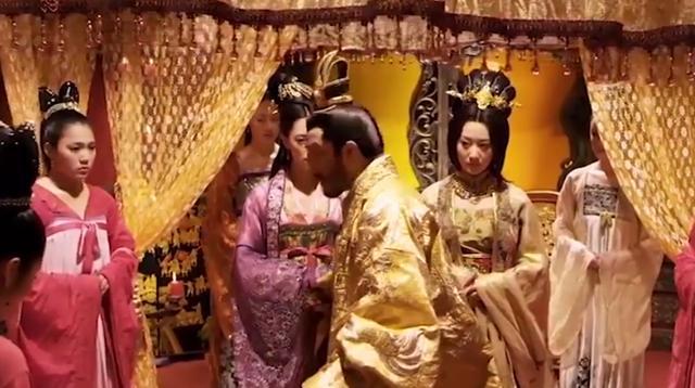 古代有一刑罰, 刑具非常小巧, 但過程極其痛苦, 一般用在女人身上