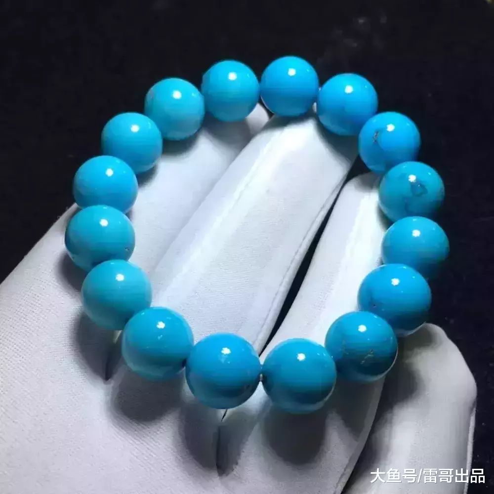 绿松石盘了一段时间变白,这是因为什么?