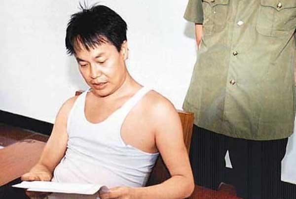 敲诈李嘉诚10亿的世纪悍匪张子强是什么来头? 为何他有军用AK47和炸药?