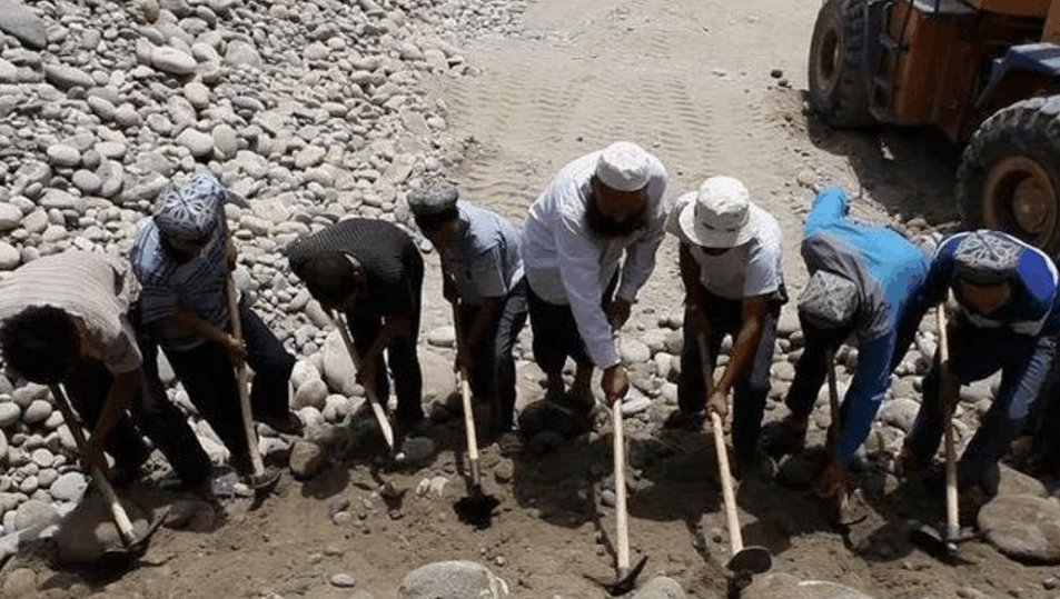 “连米粒大的玉石都挖出来了”, 至少值上万