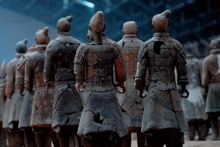 秦始皇統一六國那年, 有12個身高11米的巨人出現, 看史記怎么說?