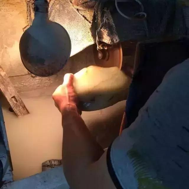 真的是土豪! 8公斤和田玉籽料统统车珠子!