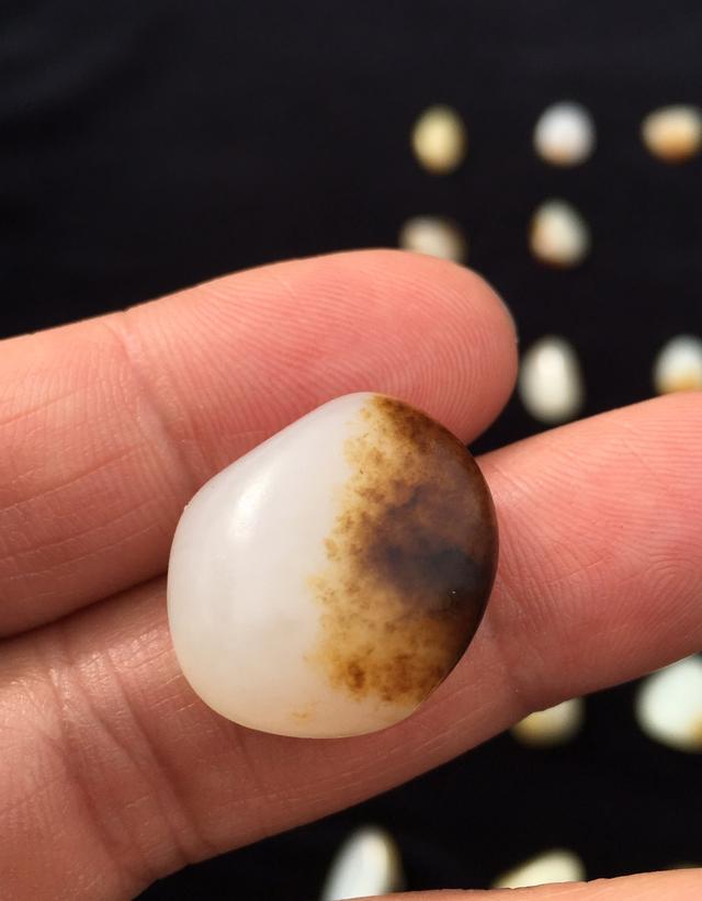 最新消息!!和田玉身价暴涨 商家忧心市场面临崩盘