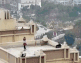 搞笑Gif: 大爷卖肉是认真的! 哈哈不知道是哪里的? 这么有福气能吃上这种肉!
