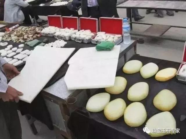 最新消息: 花2.8万买的“和田玉”竟是大理石