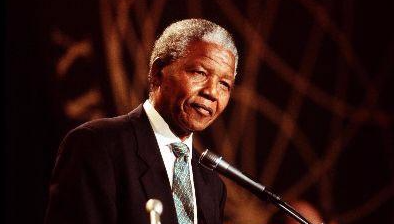 从一个发达国家变成发展中国家, 曼德拉到底是南非的罪人还是英雄?