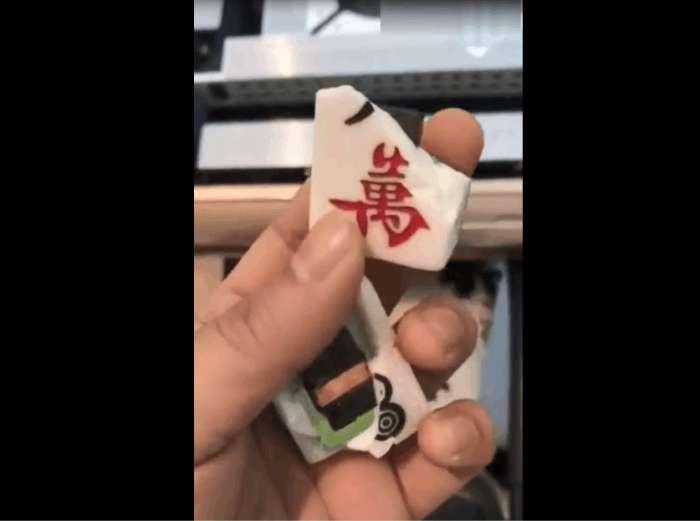 男子去麻将馆一晚输了10万, 把麻将砸开后整个人懵了!