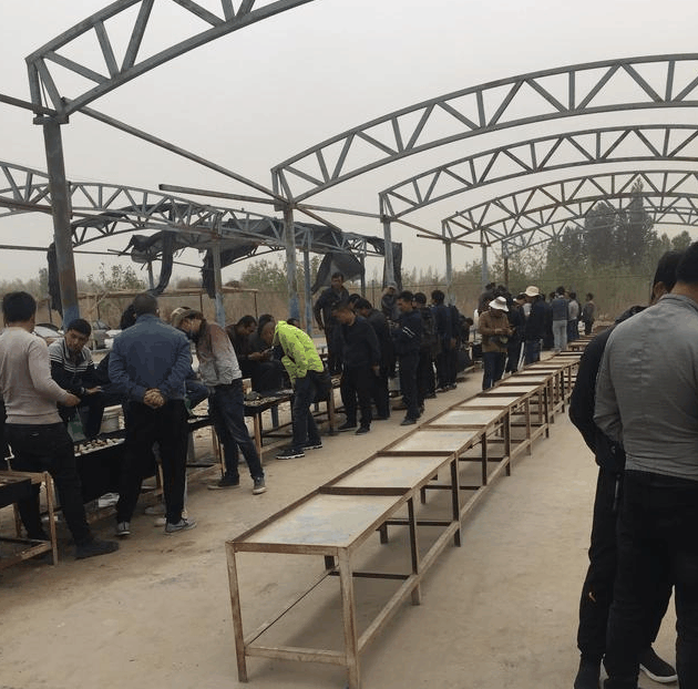 这个地方是长久缺水的老河滩, 皮色却是和田玉中的佼佼者