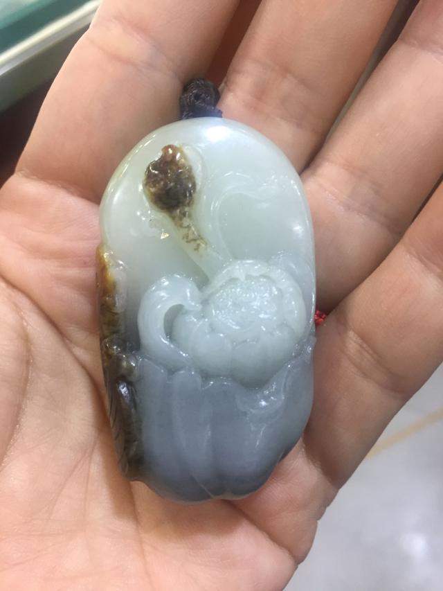 颇为珍稀的墨玉籽料如今什么市场行情