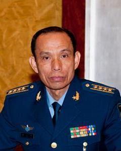 他毅然开着飞机逃回大陆, 遭12架战机追击, 落地后只说了6个字