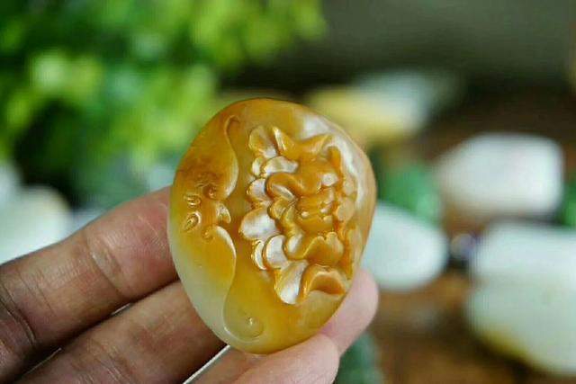 真正的籽料和田玉长什么样? 千万别挑花了眼!