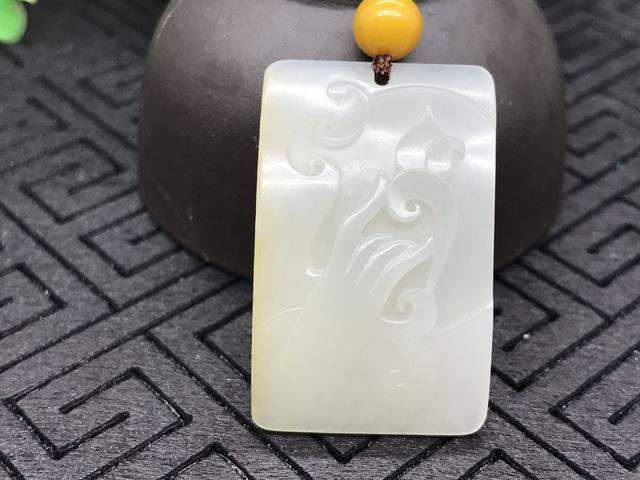 和田玉中的秋梨皮到底美在哪? 如何让那么多收藏家如痴如醉!