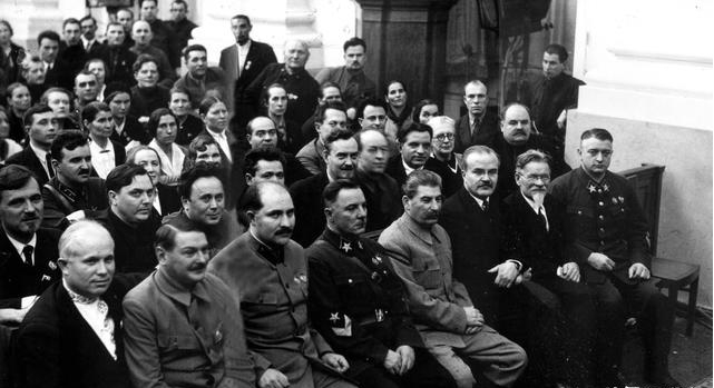 斯大林留给他一手好牌, 他却仅用3年就彻底玩坏