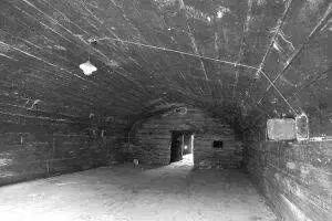 日軍投降后, 一獵戶上山發現一日軍軍火洞, 寫著: 20年後に戻ってきます