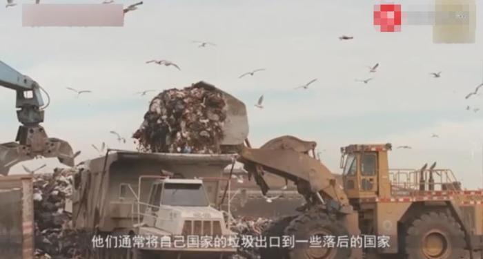 美国: 印度, 你必须把我的垃圾买了。印度: 你咋不找中国呢?