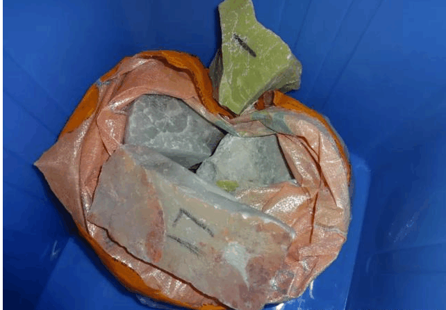 任性! 赌石赌出2500万巨债