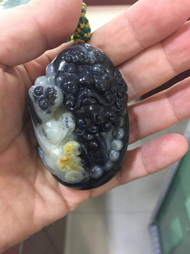 颇为珍稀的墨玉籽料如今什么市场行情