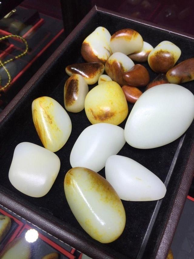 和田玉籽料原石是如何演变的!