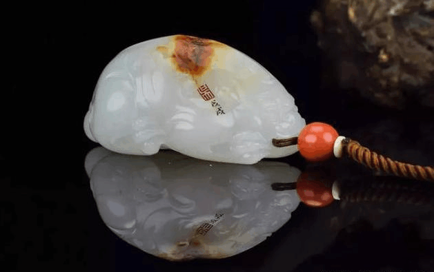 白白花了10万入手二级白和田玉, 真的值得吗?