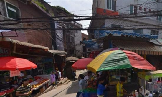 为什么好多大学都有一条“堕落街”？