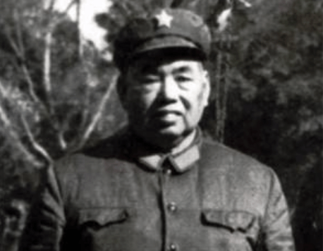 开国上将喝酒闹事, 周总理默不作声, 用三瓶茅台将其收服