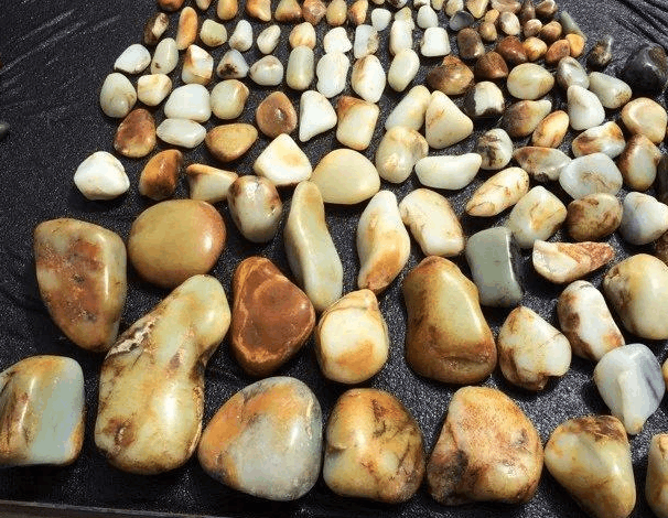 一千元的和田玉被各级商贩加价, 到了购买者手里就是上万了