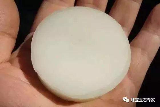 最新消息: 花2.8万买的“和田玉”竟是大理石