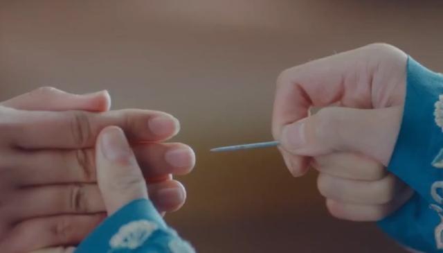 古代有一刑罰, 刑具非常小巧, 但過程極其痛苦, 一般用在女人身上