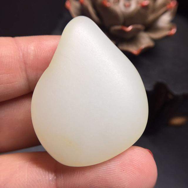 50万从新疆玉器市场买来籽料原石, 被老婆骂乱花钱, 切开后!