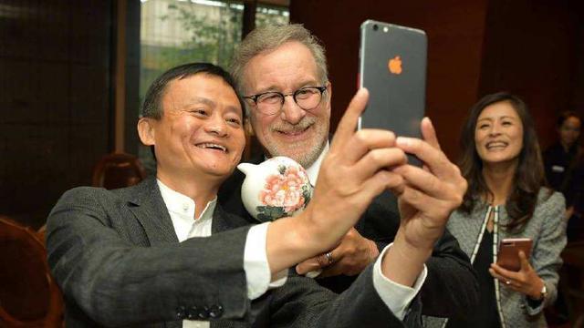 大佬们的手机, 马云最时尚, 刘强东最大胆, 马化腾还用功能机