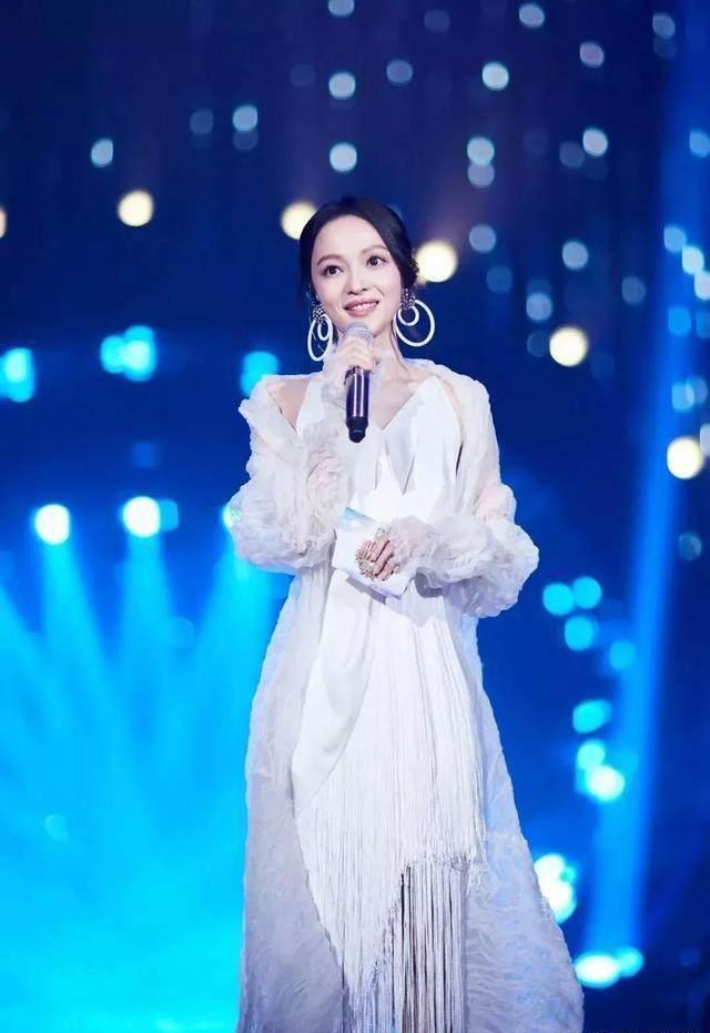 张韶涵不过是在裙子下面穿一条阔腿裤, 网友大呼: 美出新高度!