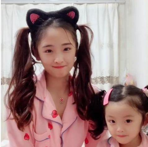 ?抖音又一母女火了, 身穿睡衣敲可愛, 網友: 女兒乖, 叫爸爸