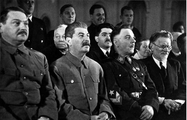 斯大林留给他一手好牌, 他却仅用3年就彻底玩坏