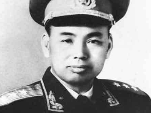 开国上将喝酒闹事, 周总理默不作声, 用三瓶茅台将其收服