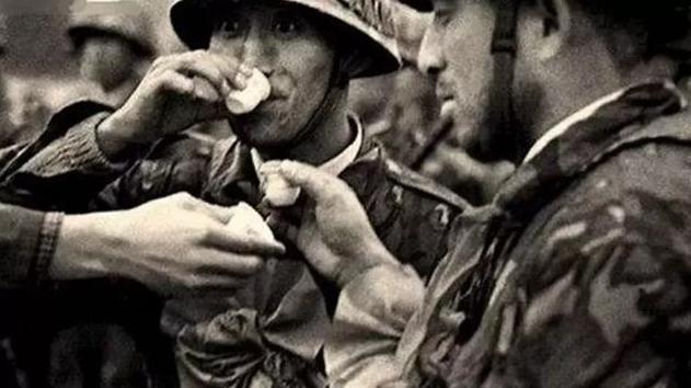 86年22人組成敢死隊, 軍長花光積蓄買來茅臺, 第二口卻再沒能喝上