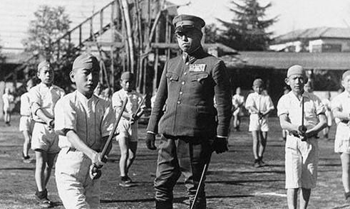 二战中国人口碾压各国, 为何日本兵力700万而中国只400万?