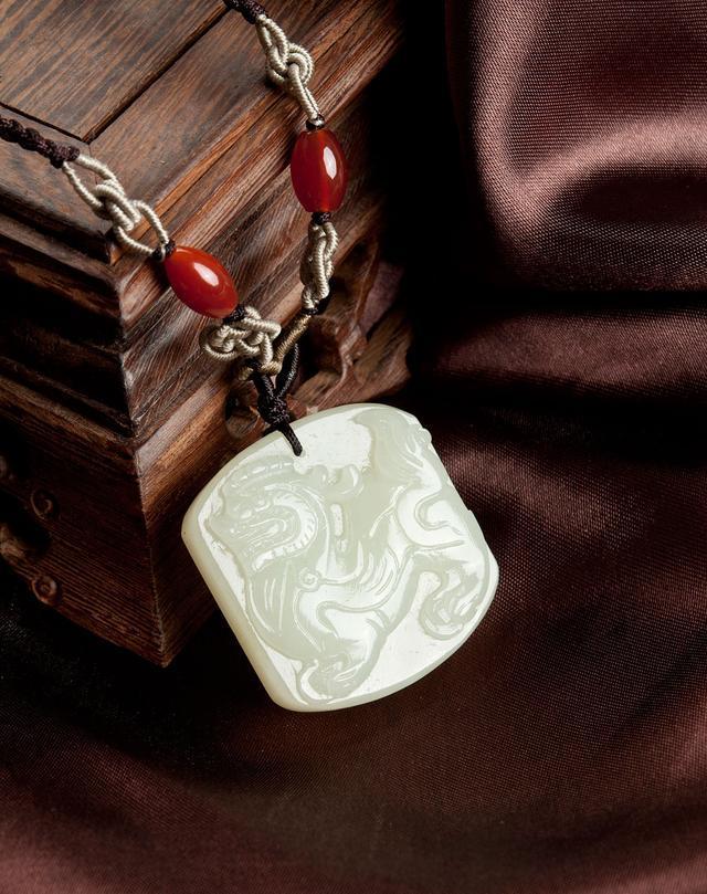 清朝皇家收藏和田玉雕件流落民间, 重出江湖专家居然估价7.5亿!